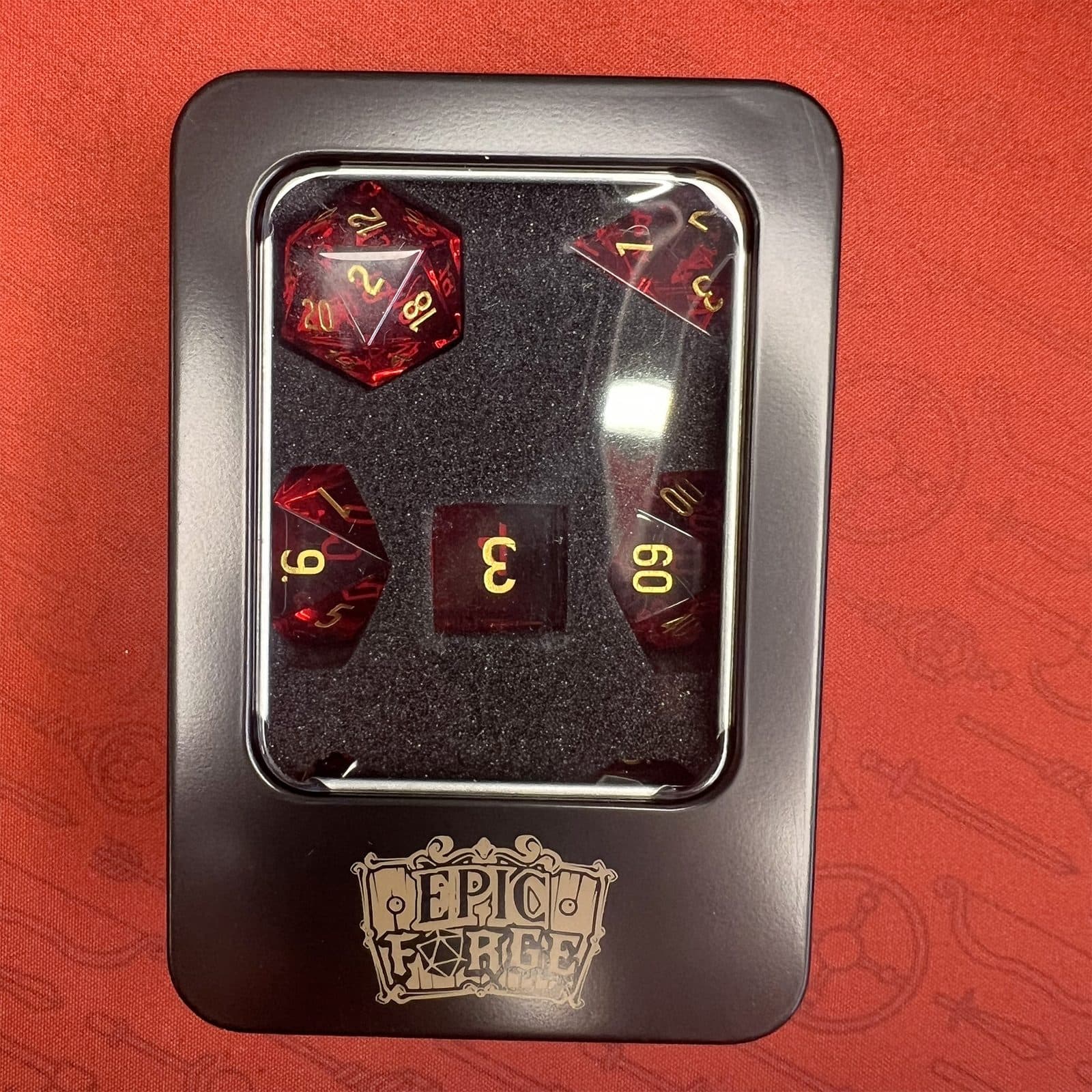 EPIC FORGE Glass dice - Set of 7 dice with metal box - color Red - Trade Invaders 3701625907237
